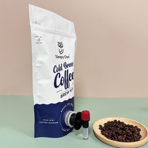 A folha de alum&iacute;nio do fecho de correr superior Resealable levanta-se o caf&eacute; de empacotamento do malote do bico